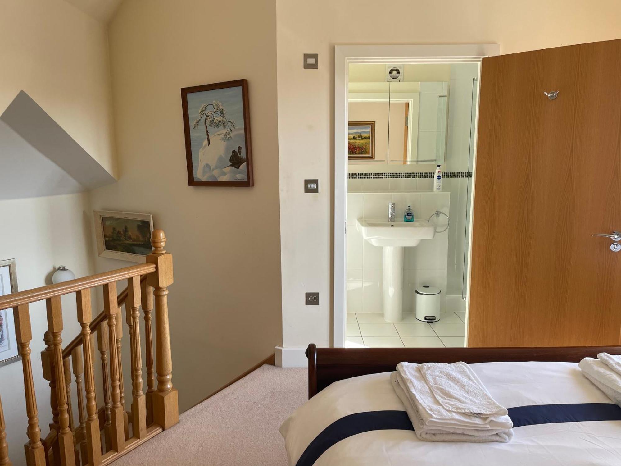 Top Floor En-Suite Double Bedrooms With Great View Of Windsor Castle & Free Parking Exterior foto