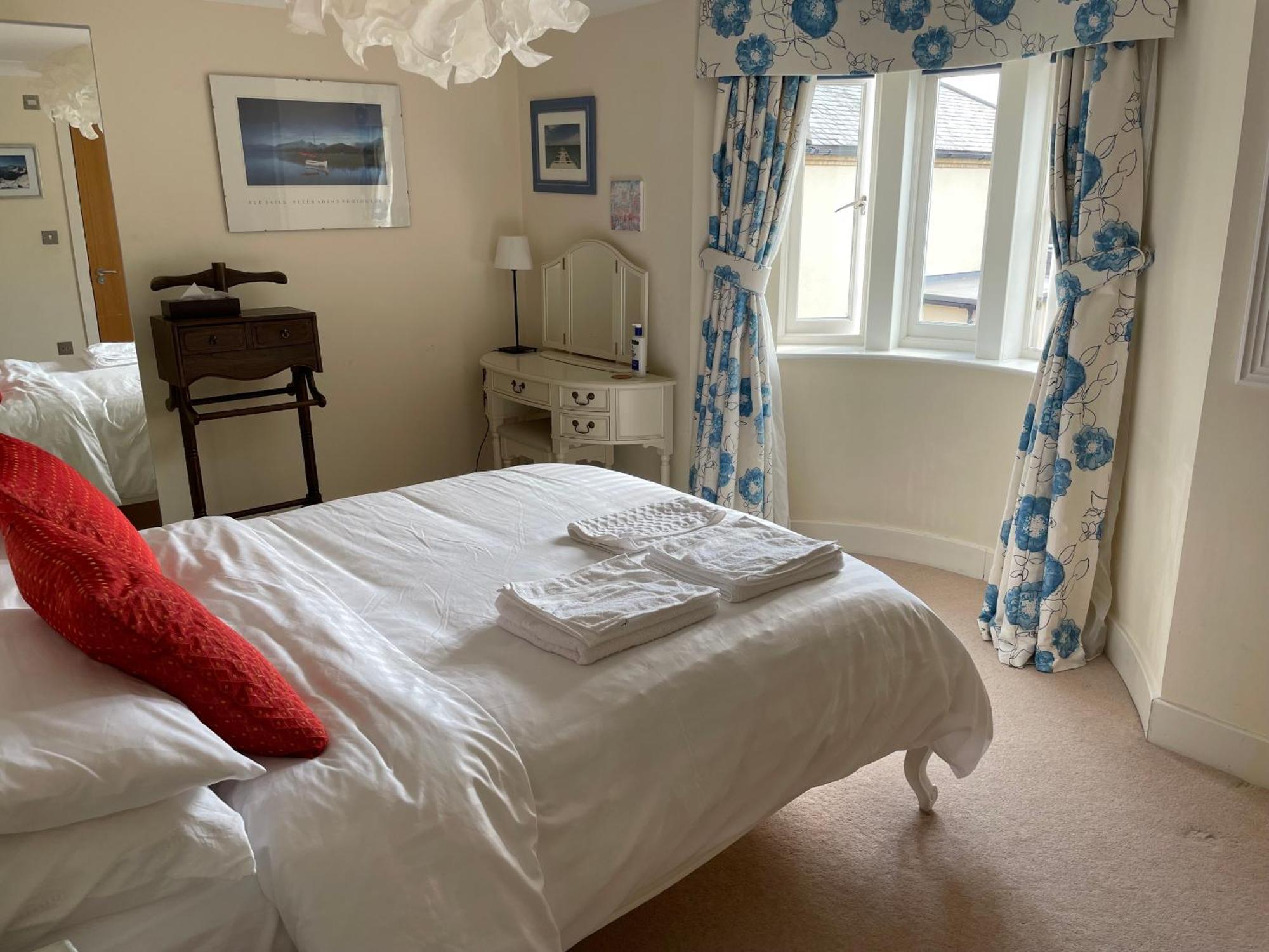 Top Floor En-Suite Double Bedrooms With Great View Of Windsor Castle & Free Parking Exterior foto